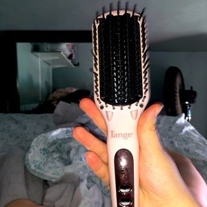 L’ange hair brush straightener.